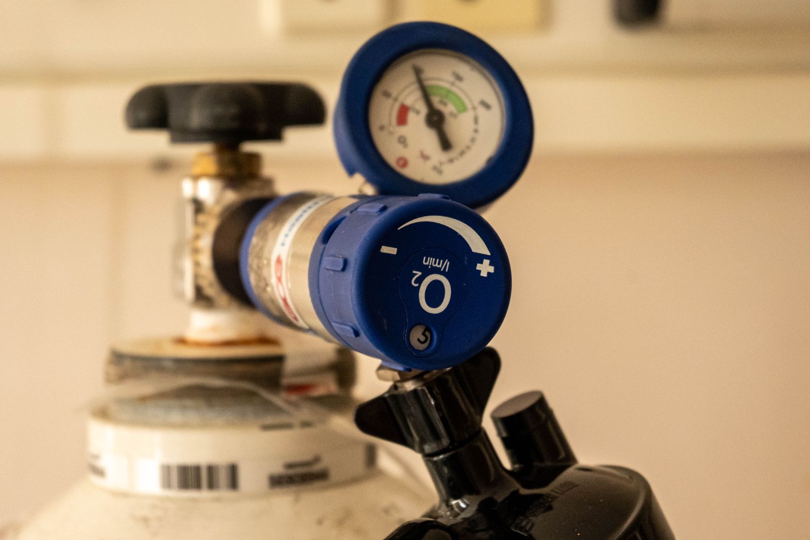 Equipamento médico de oxigénio — regulador e manómetro